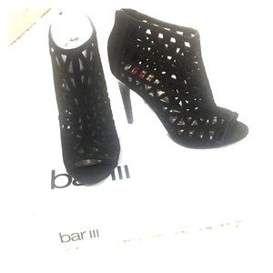 People tell high-heeled boots